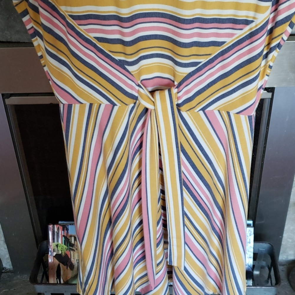 Dress - Picture 3 of 4